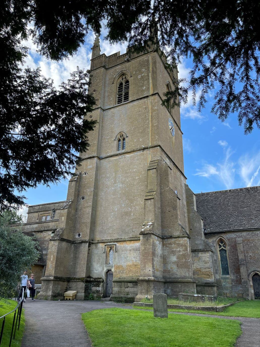 la facciata della chiesa di st. edward