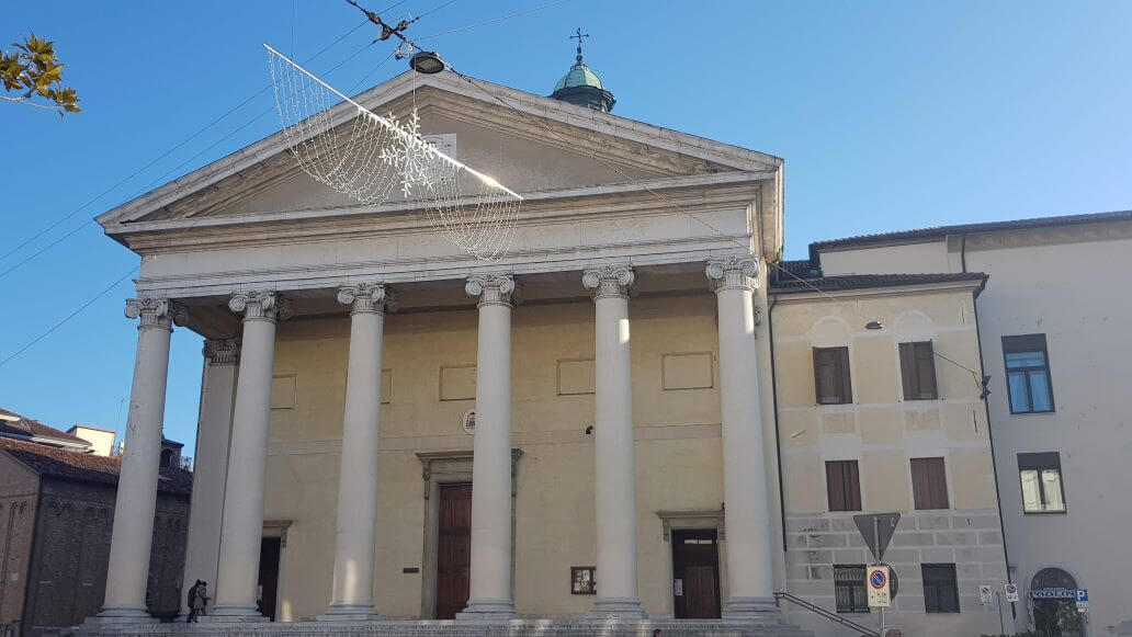 facciata del duomo di treviso a natale