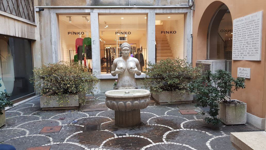 fontana delle tette