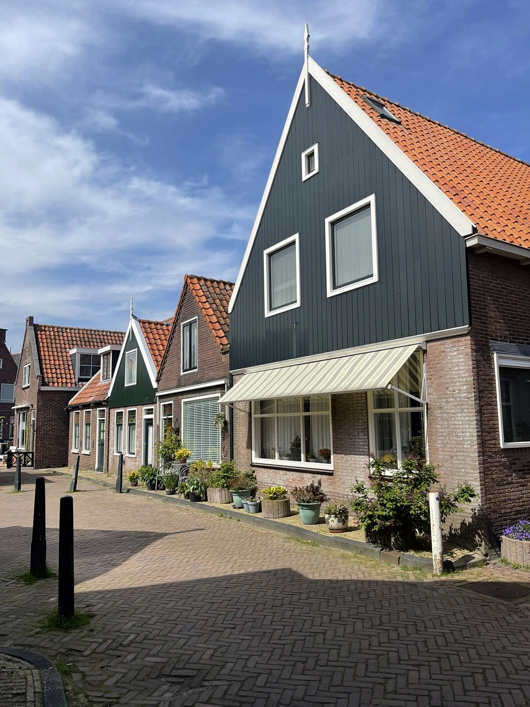 case con tetto a spiovente nel villaggio di volendam