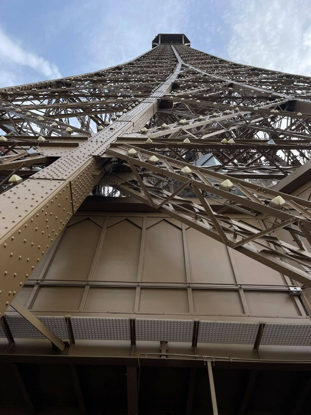 vista verticale della torre eiffel