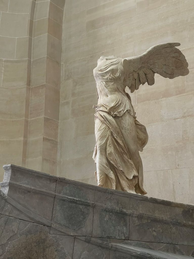 nike di samotracia al louvre