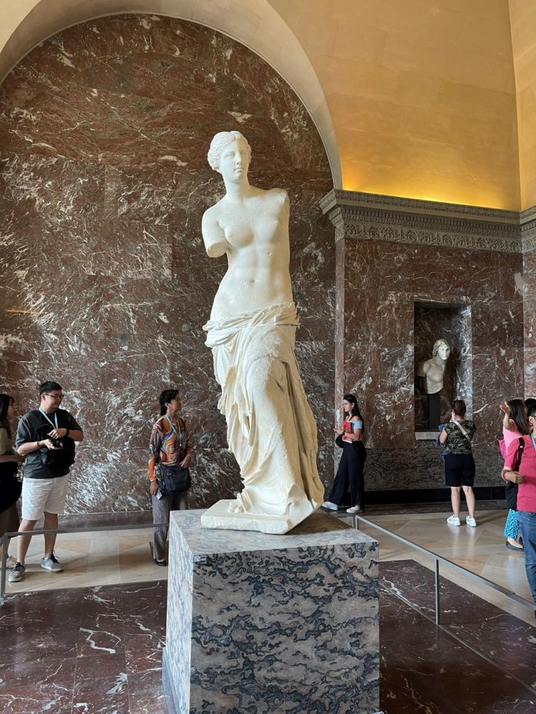 venere di milo al louvre