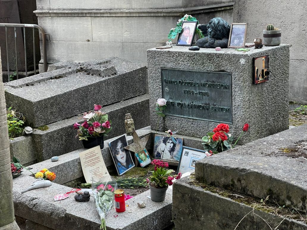 cimitero pere lachaise tomba di jim morrison