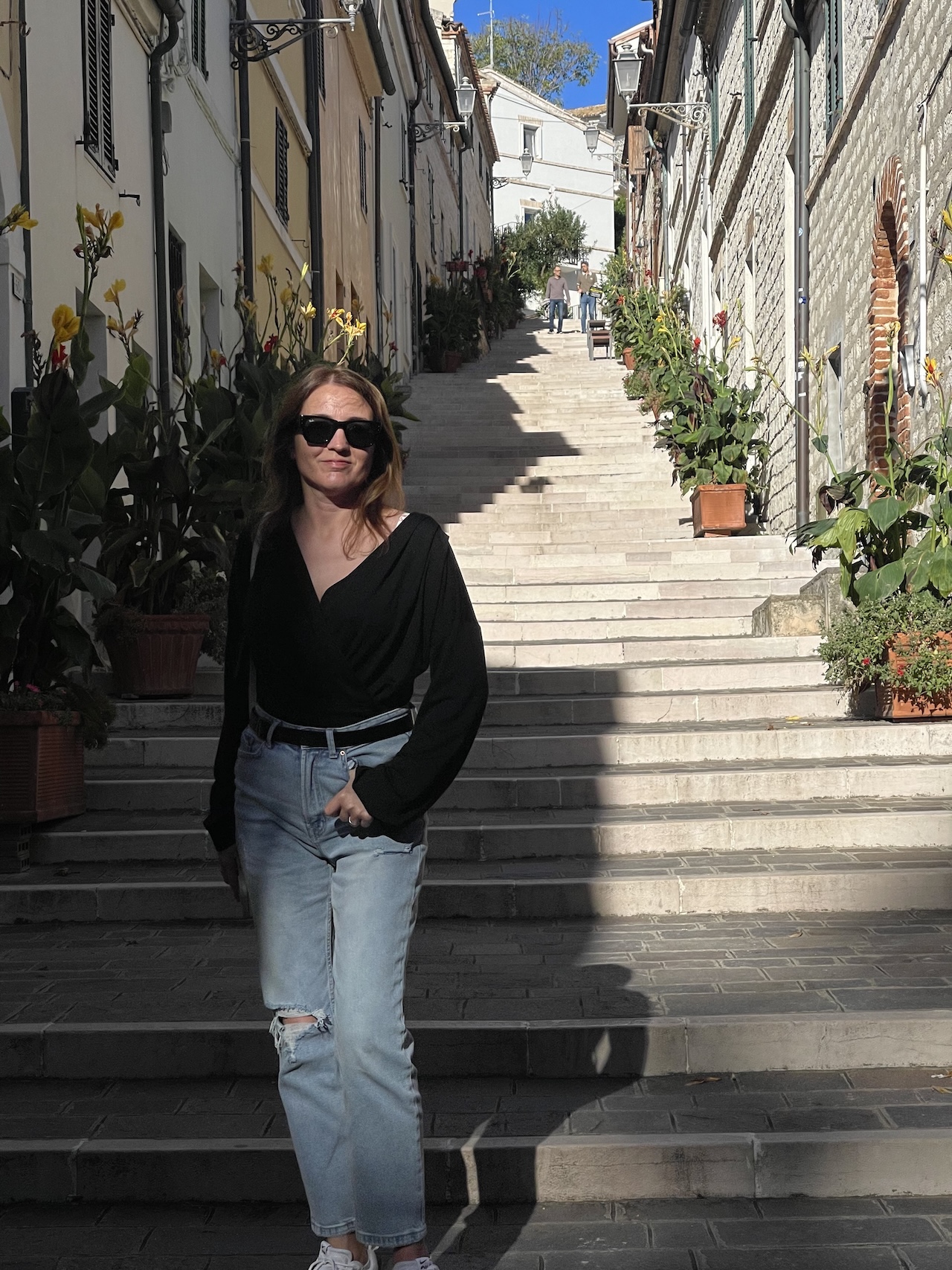 chiara di viaggi e ritratti all'inizio della costarella