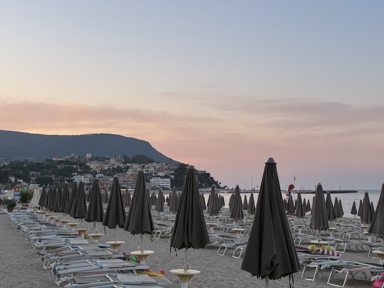 stabilmento accanto al lungomare di numana