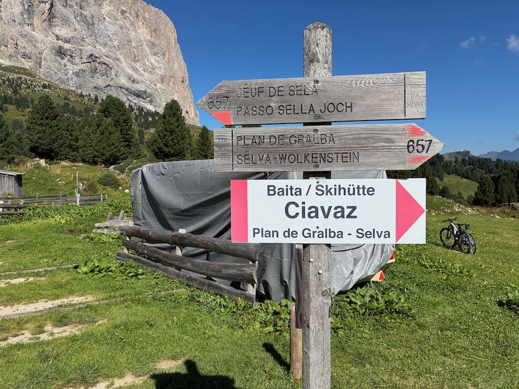 indicazioni segnavia 657 passo sella presso malga sella