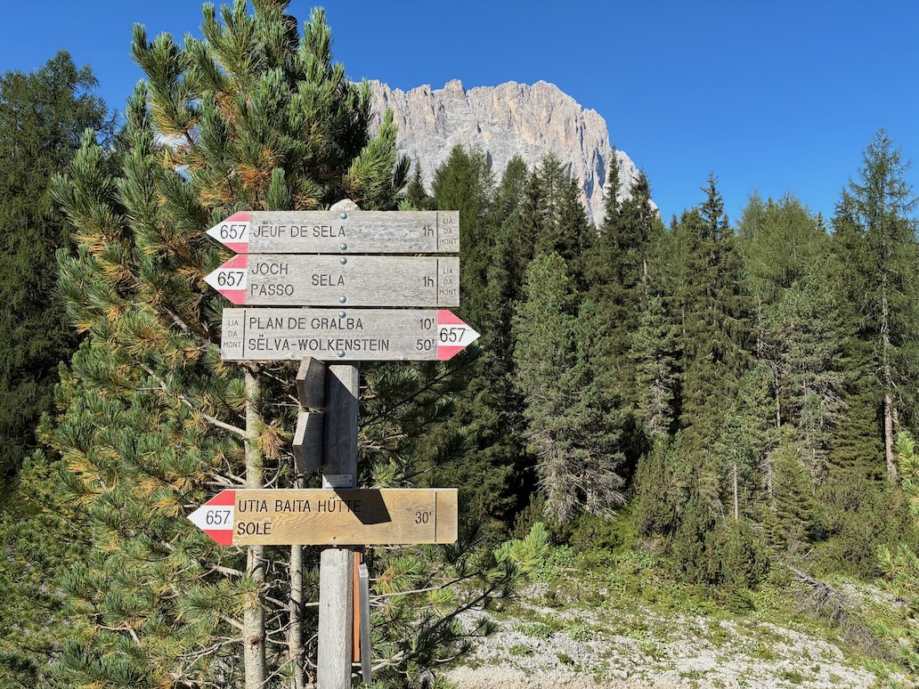 indicazioni segnavia 657 passo sella 1 ora