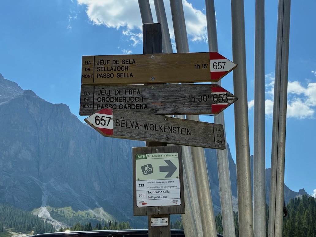 inizio escursione da plan de gralba a passo sella