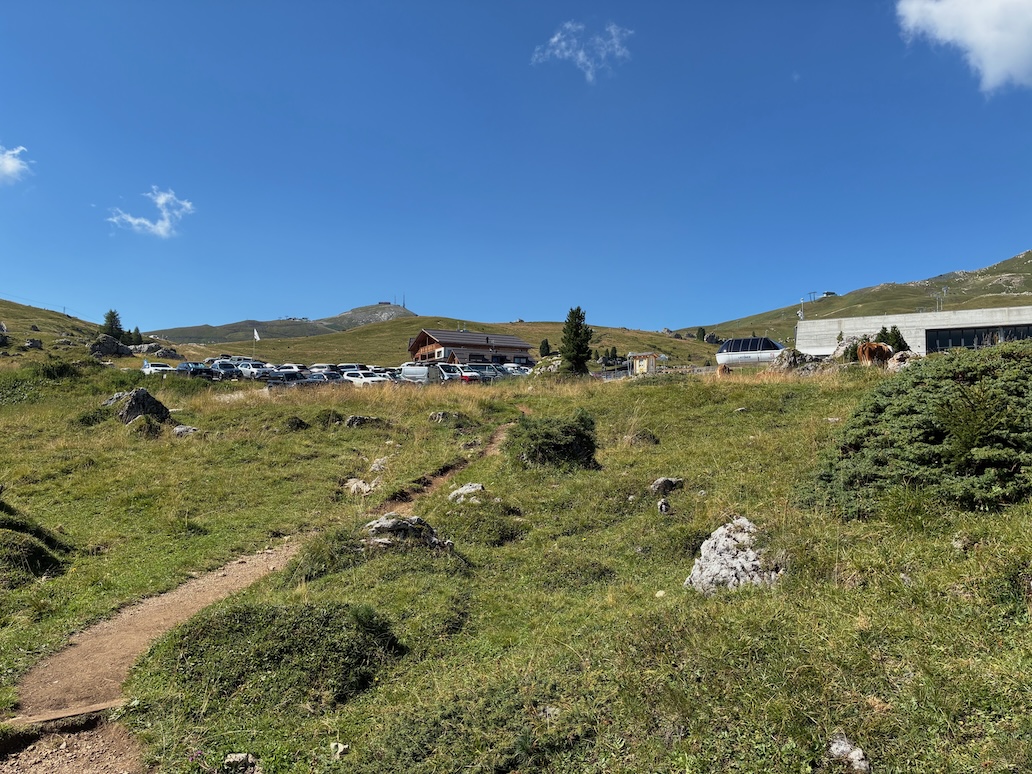 parcheggi e impianti risalita presso il passo sella