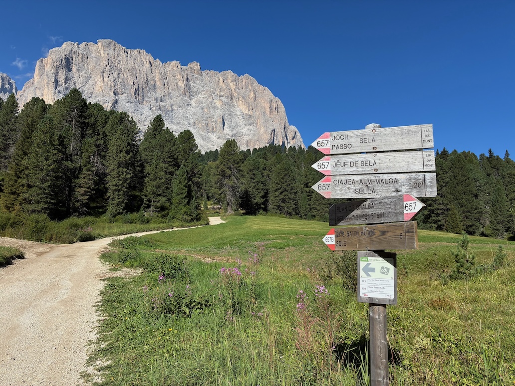 secondo bivio dell'escursione da plan de gralba al passo sella